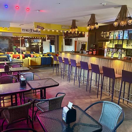 Tiki Taka Hostel & Pub Аеропорт Вільнюс Екстер'єр фото