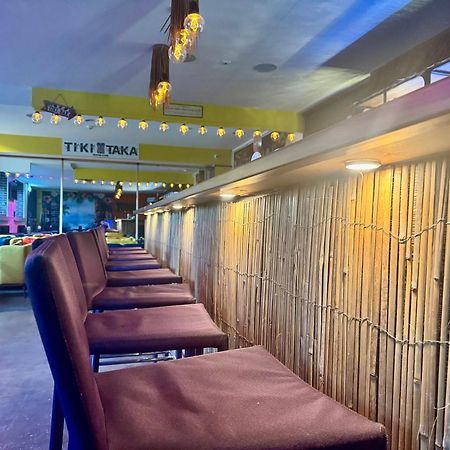 Tiki Taka Hostel & Pub Аеропорт Вільнюс Екстер'єр фото