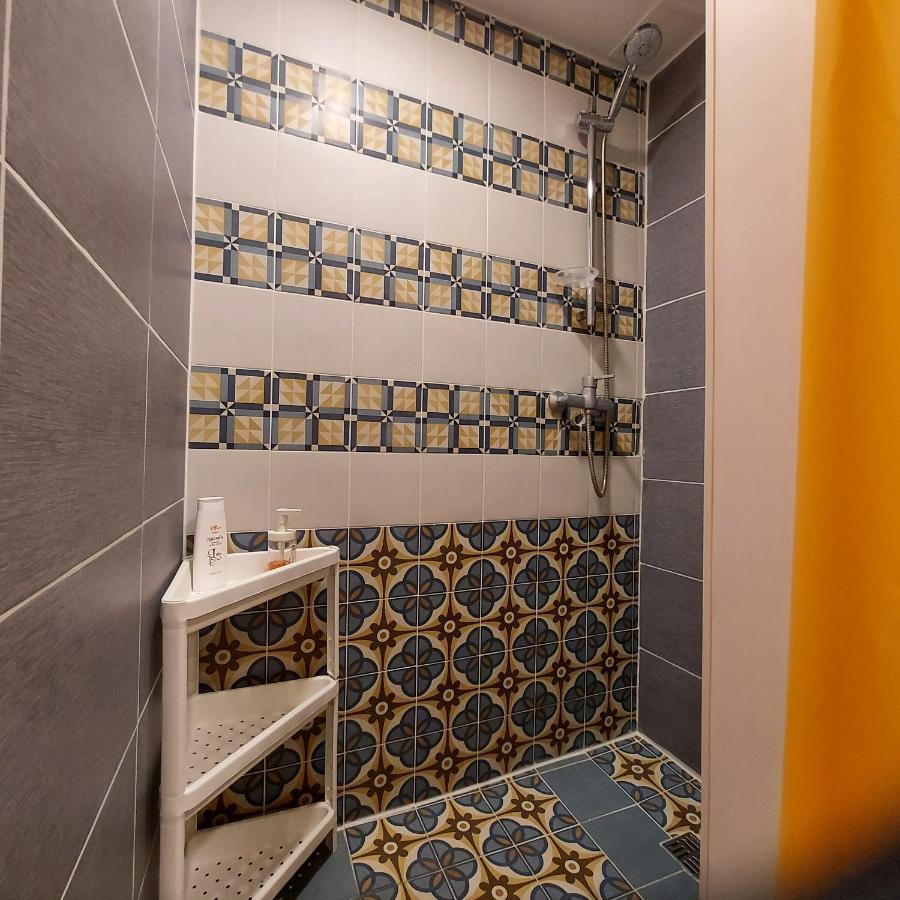 Tiki Taka Hostel & Pub Аеропорт Вільнюс Екстер'єр фото