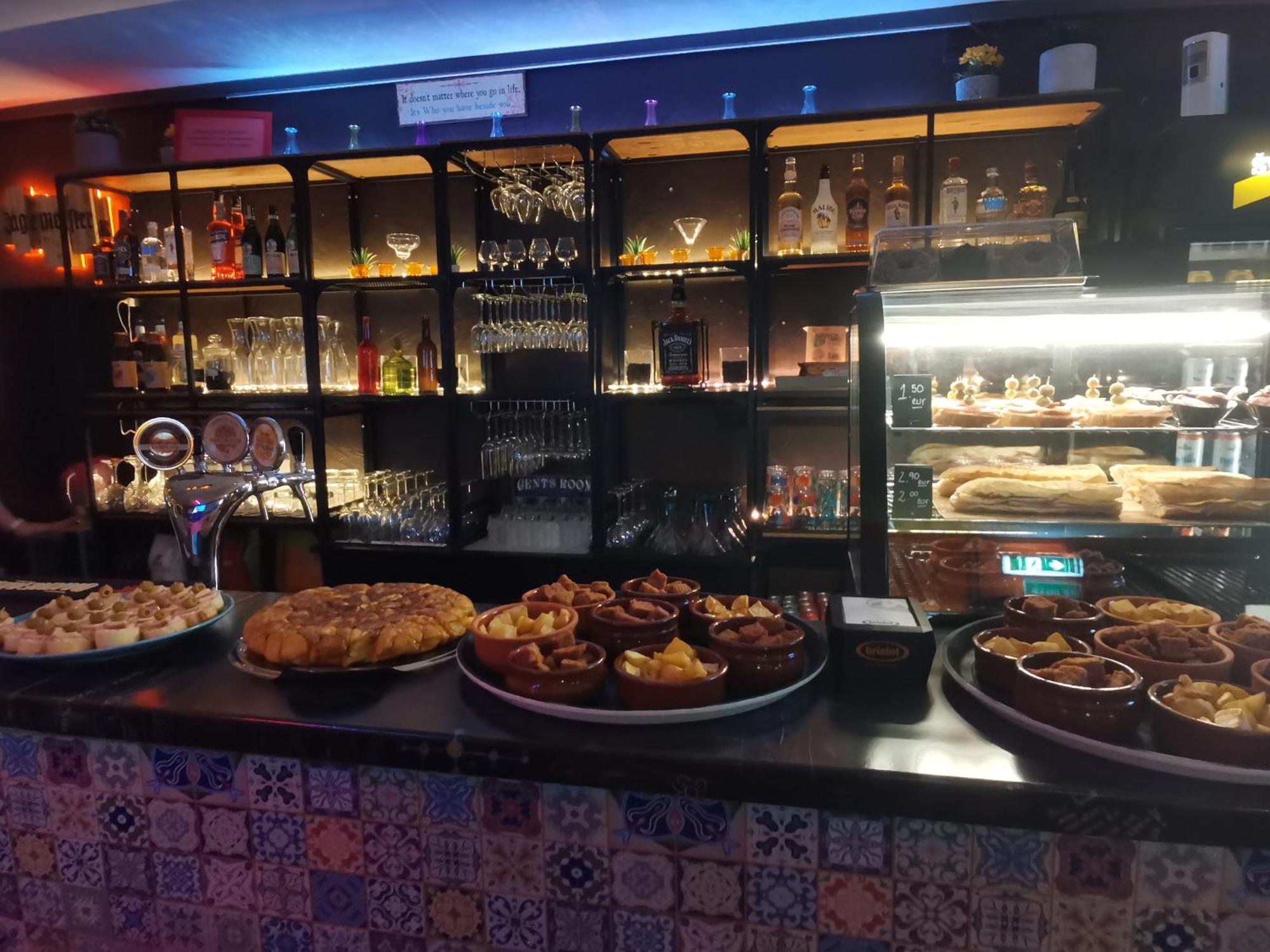 Tiki Taka Hostel & Pub Аеропорт Вільнюс Екстер'єр фото