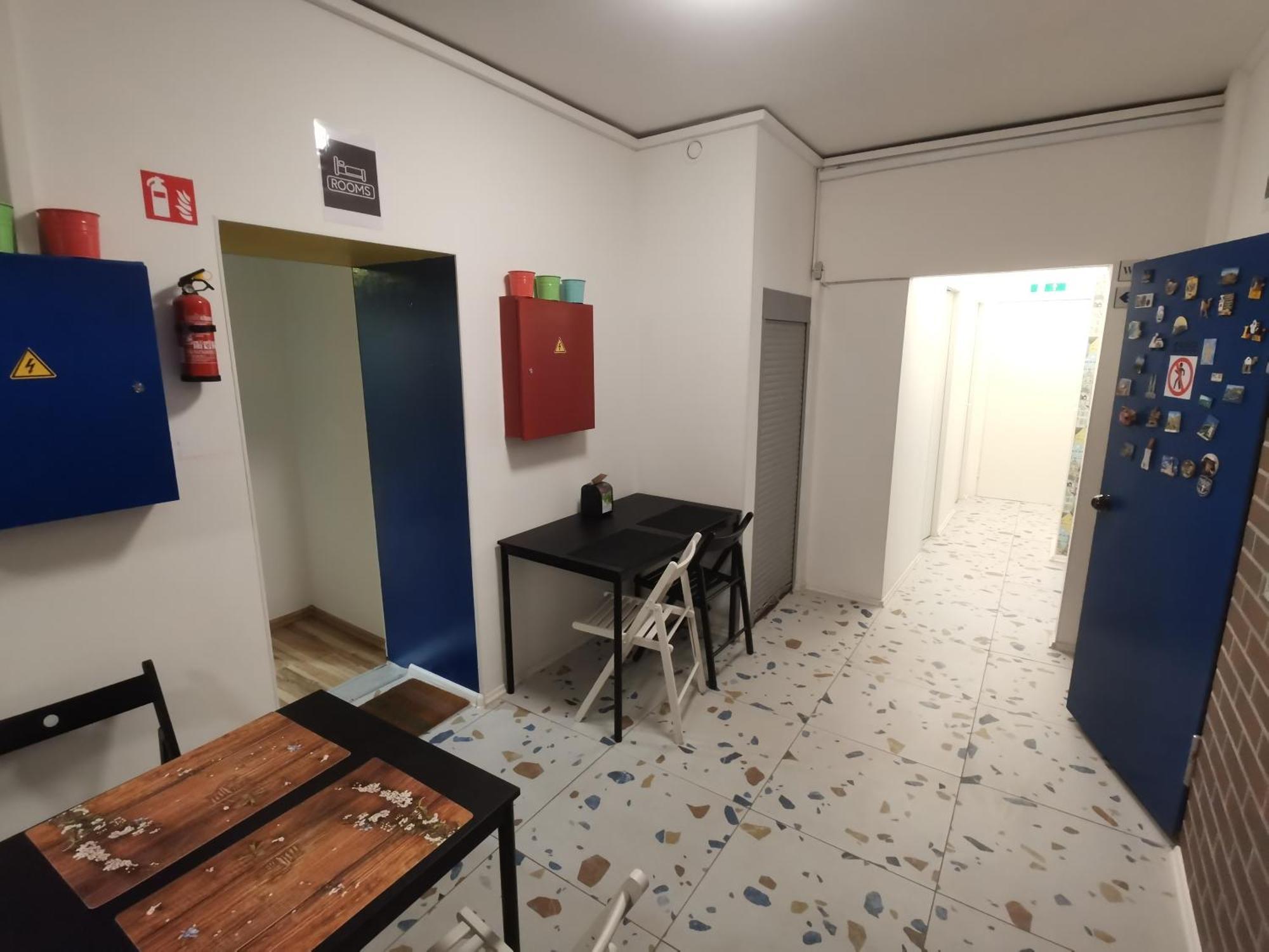 Tiki Taka Hostel & Pub Аеропорт Вільнюс Екстер'єр фото