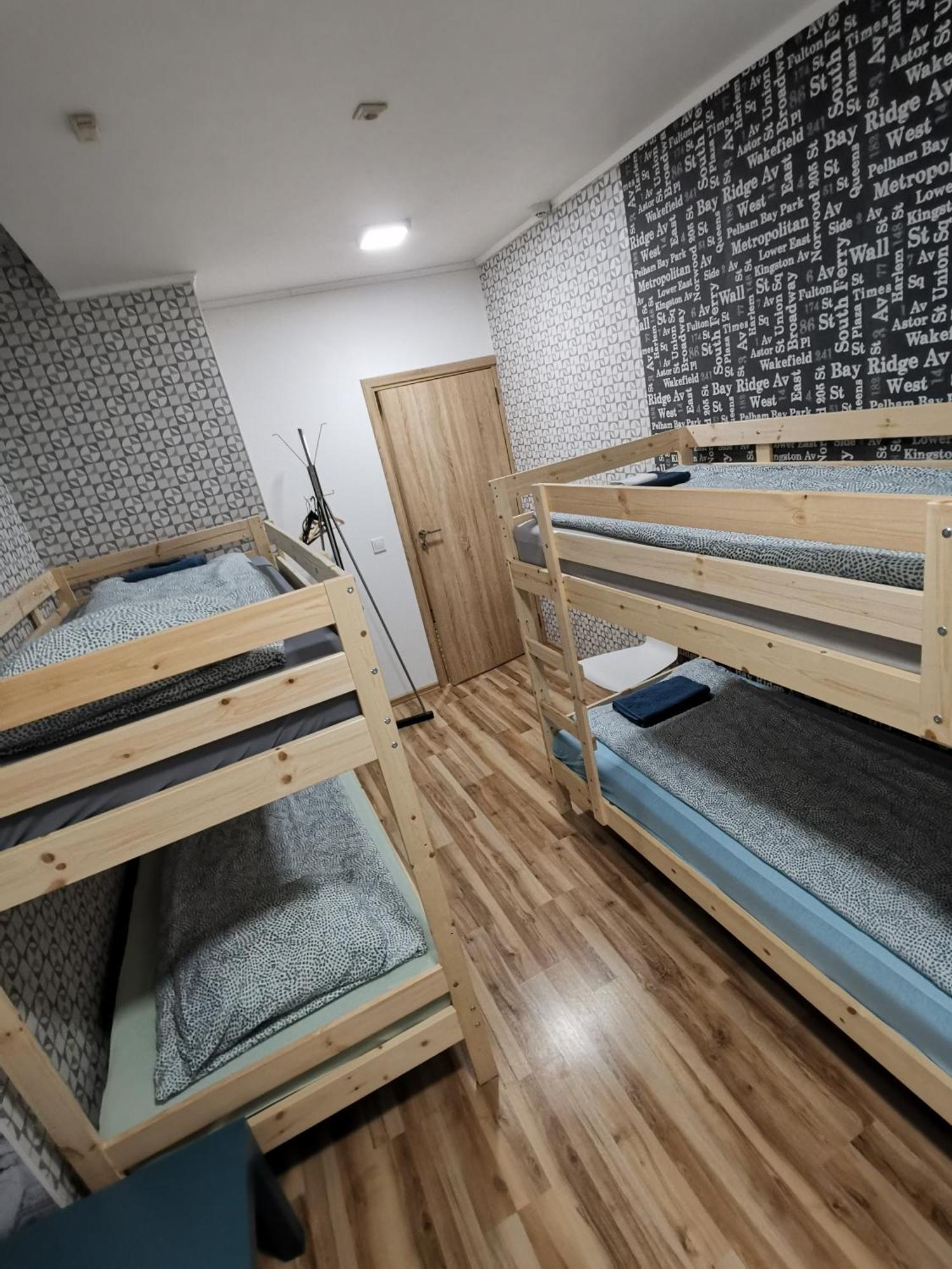 Tiki Taka Hostel & Pub Аеропорт Вільнюс Екстер'єр фото