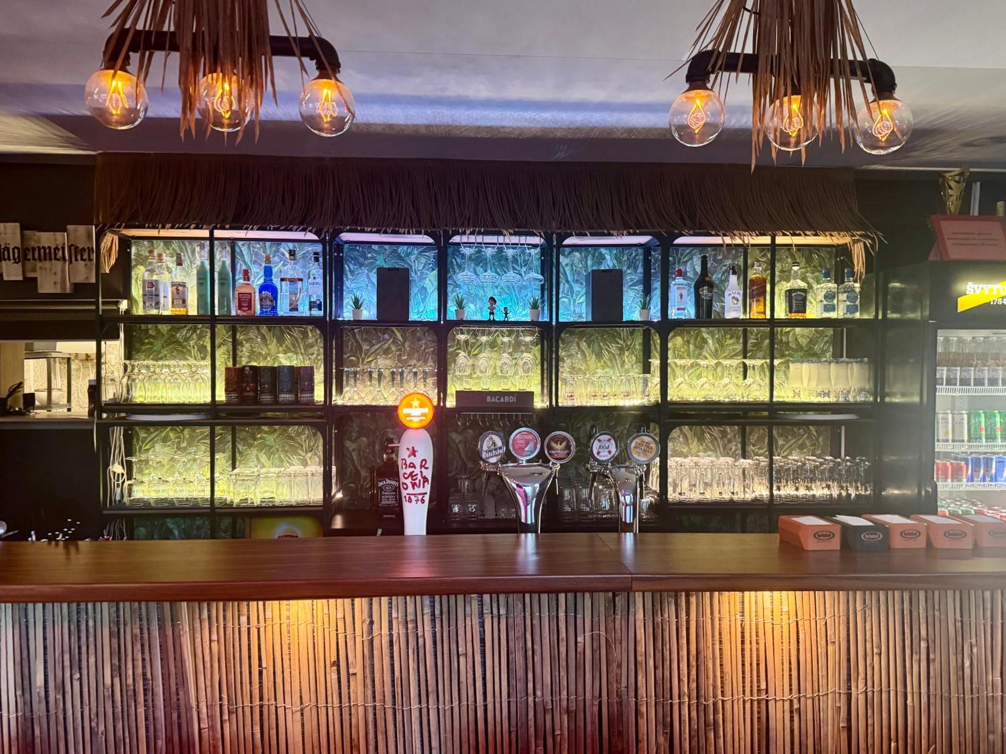 Tiki Taka Hostel & Pub Аеропорт Вільнюс Екстер'єр фото