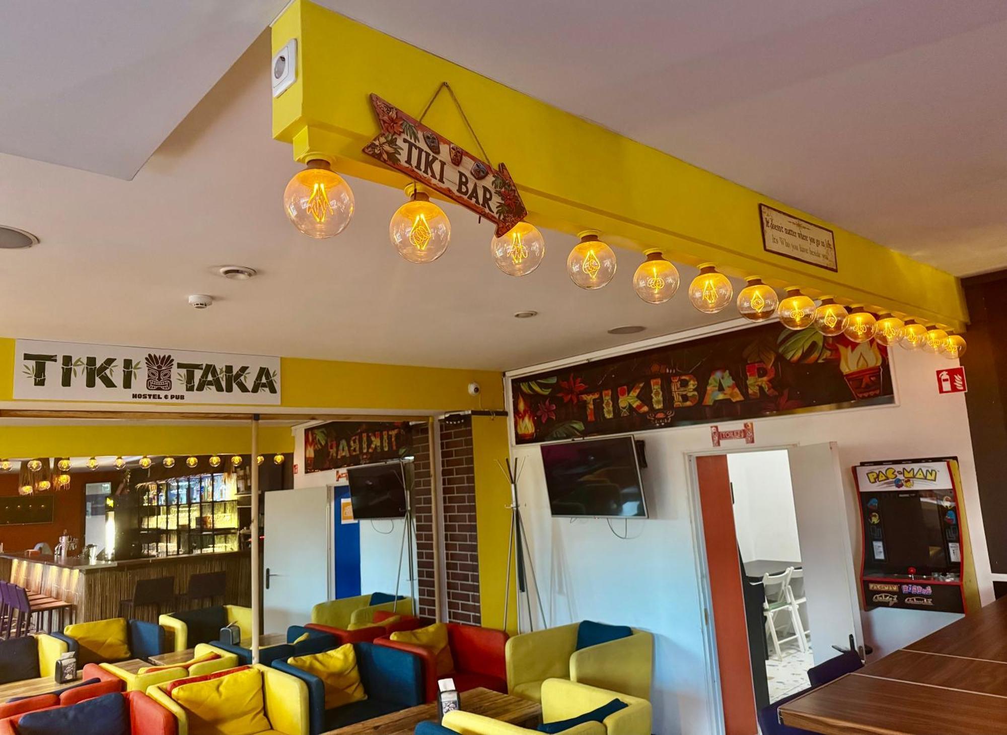 Tiki Taka Hostel & Pub Аеропорт Вільнюс Екстер'єр фото