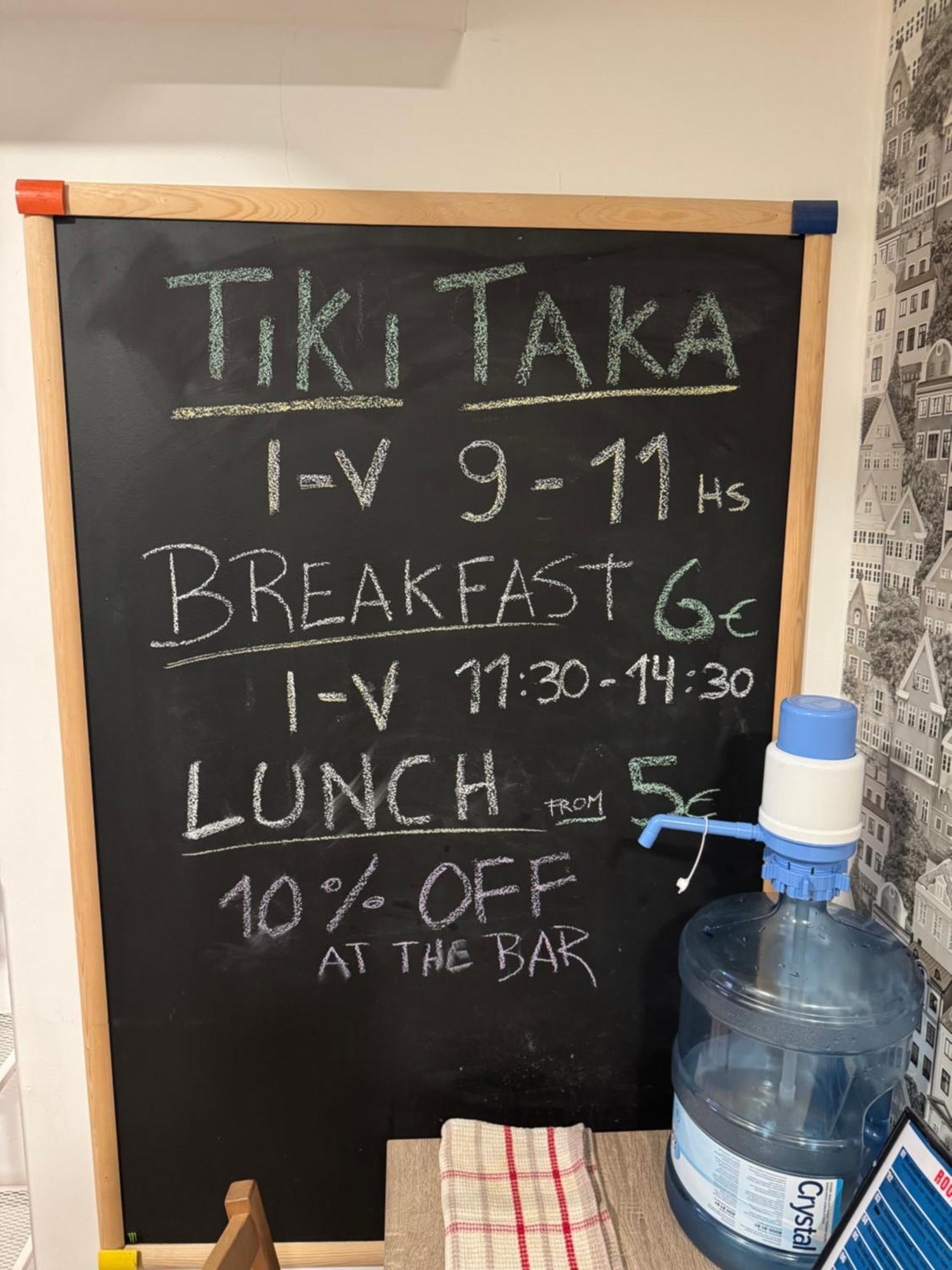 Tiki Taka Hostel & Pub Аеропорт Вільнюс Екстер'єр фото