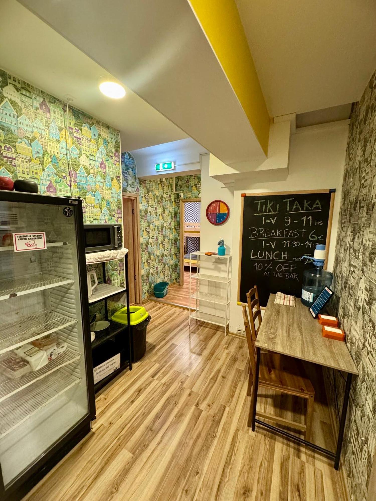 Tiki Taka Hostel & Pub Аеропорт Вільнюс Екстер'єр фото